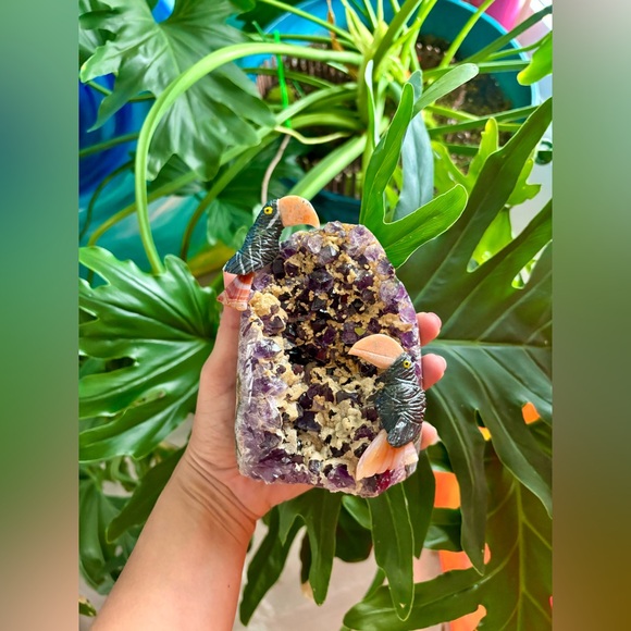 Tucan Carvings on Amethyst - Picture 3 of 10